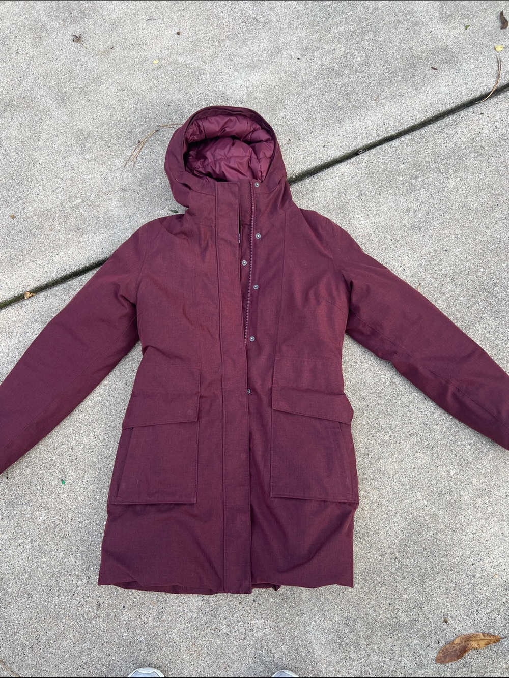 The North Face Women’s Hooded winter  Coat in Burgundy size small (with flaws)
